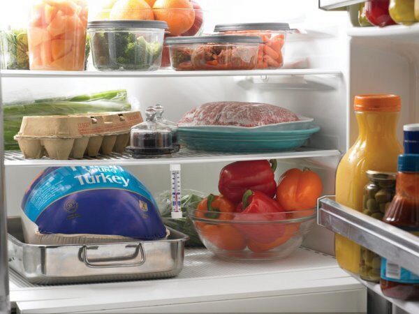 Эксперты назвали продукты, которые не стоит хранить в холодильнике