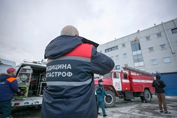Из дома эвакуировали 15 человек. Сегодня ночью в Екатеринбурге на ЖБИ горела квартира