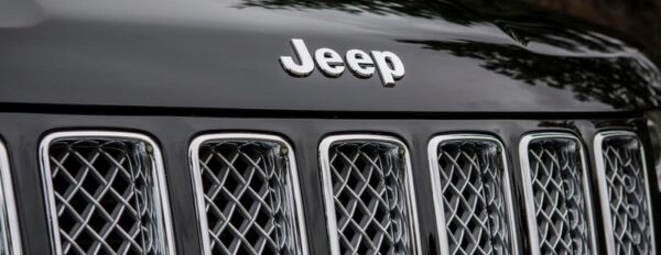Компания Jeep запатентовала внешность семиместного внедорожника