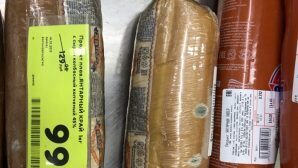 Копчёный сыр с плесенью обнаружила женщина в гипермаркете Воронежа
