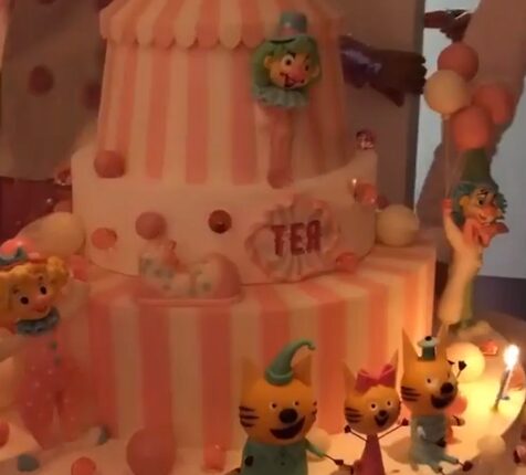Ксения Бородина заказала для дочери на день рождения королевский торт