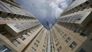 Мать двоих детей разбилась насмерть, выпав с балкона 10 этажа в Кемерове
