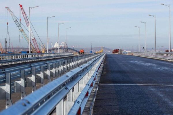 Минтранс опубликовало фотографию готового участка Крымского моста