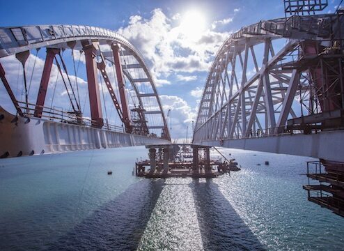 Мост через Керченский пролив россияне назвали Крымским