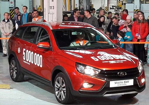 На Ижевском автомобильном заводе выпустили 5-миллионный автомобиль Лада