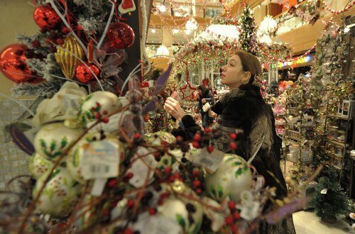 Названы самые популярные у россиян подарки к Новому году