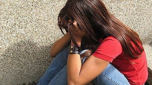 Неизвестный изнасиловал нетрезвую школьницу в Бокситогорске
