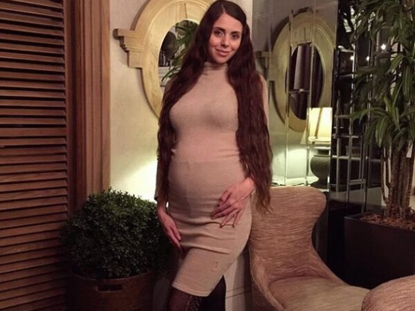 Неменяющийся в размерах живот беременной Ольги Рапунцель ошеломил зрителей