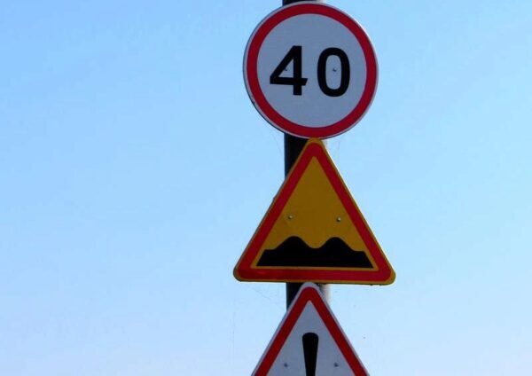 Новые дорожные знаки на дорогах России появятся только в 2020 году