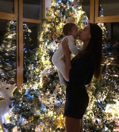 Оксана Самойлова показала новогодний снимок с младшей дочкой?