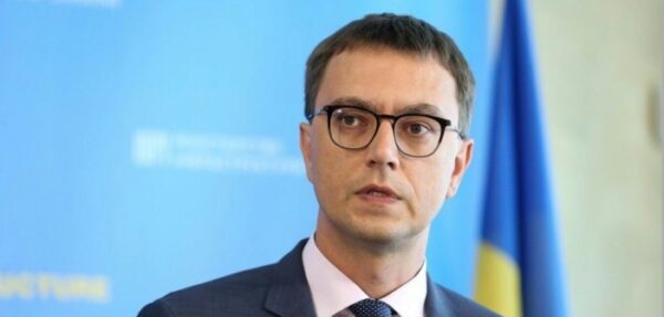 Омелян: Нужно убедить украинцев, что в Россию ездить нечего