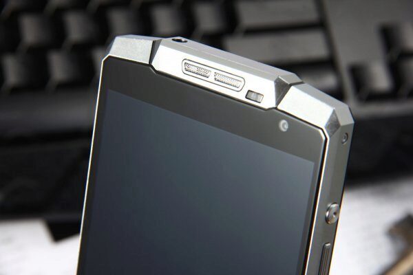 OUKITEL анонсировала новый смартфон с батареей на 11 000 мАч