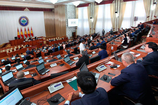 Президент Жээнбеков ратифицировал договор о Таможенном кодексе Евразийского финансового союза
