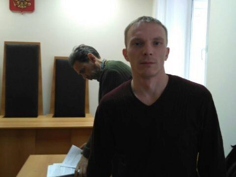 Приставы не хотели пускать журналистов на суд саратовского сторонника Навального