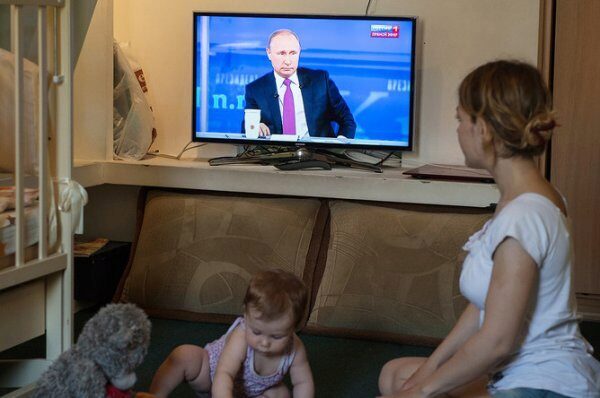 Путин поручил разработать план по поддержке семей с детьми и установил сроки