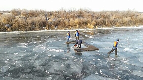 Ребенка, провалившегося под лед на реке Исеть в Зауралье, ищут уже 17 дней