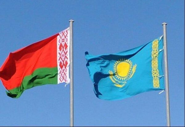 Россияне назвали надежными партнерами Белоруссию и Казахстан