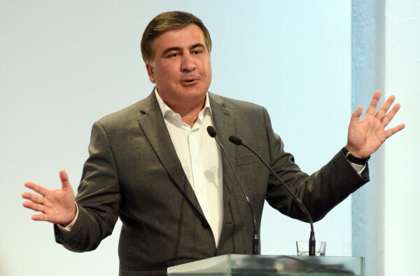 Саакашвили отыскал сходство в отношении к нему Владимира Путина и Порошенко
