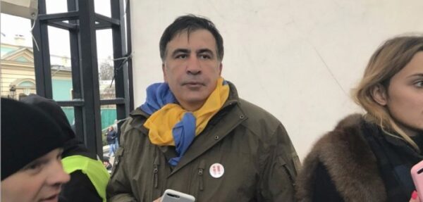 Саакашвили: У нас нет денег, приносите чай с бутербродами