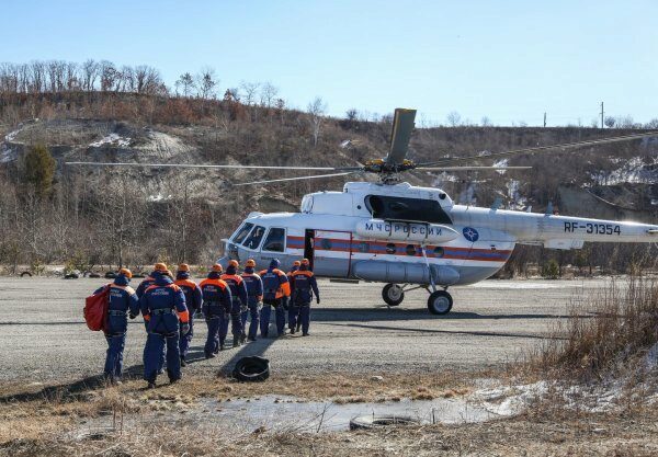 Спасатели обнаружили обломки пропавшего под Иркутском вертолета