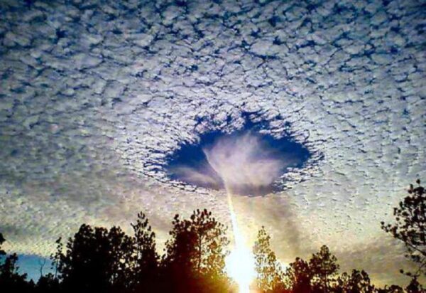 Странные облака и несколько солнц: загадочные аномалии в небе появляются по всему миру