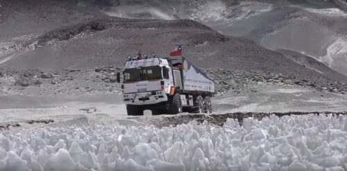 Трехосный MAN попытался покорить семикилометровый вулкан в Чили