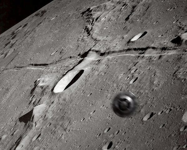 Уфологи опубликовали видео кораблем НЛО на Луне