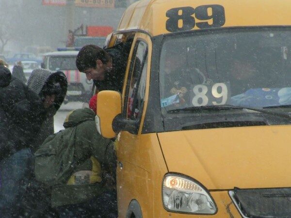 В Астрахани подрались водитель авто и пассажиры маршрутки