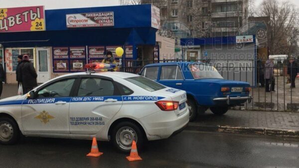 В Автозаводском районе водитель на тротуаре сбил женщину с годовалым ребенком
