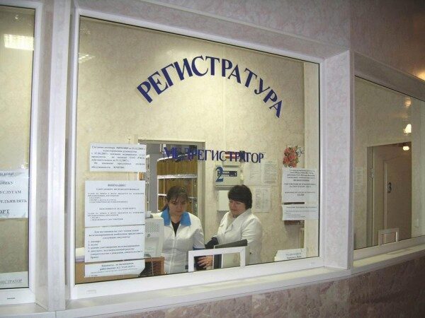 В детской поликлинике Екатеринбурга обвалился потолок