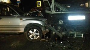 В ДТП «УАЗа» и Toyota Land Cruiser в Солнечном пострадали двое