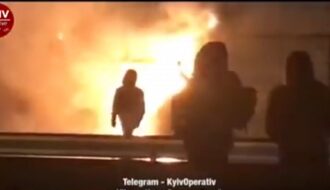 В Киеве возле автовокзала мощный пожар: горят МАФы