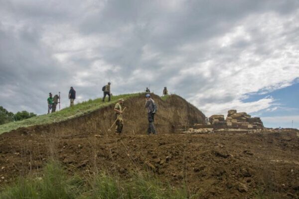 В Крыму обнаружено массовое захоронение – 70 обезглавленных скелетов