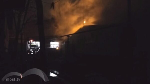 В Липецке горит дом (видео)