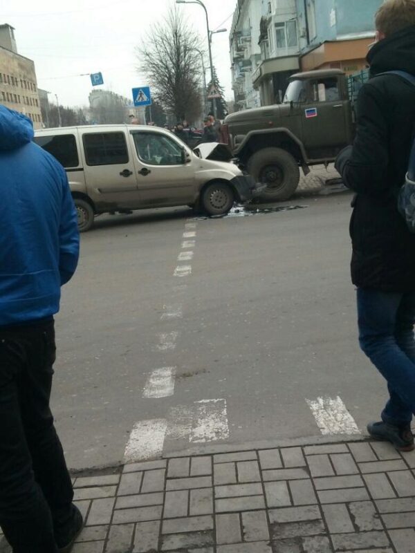 В Макеевке произошло 2 ДТП, есть пострадавшие: появились фото