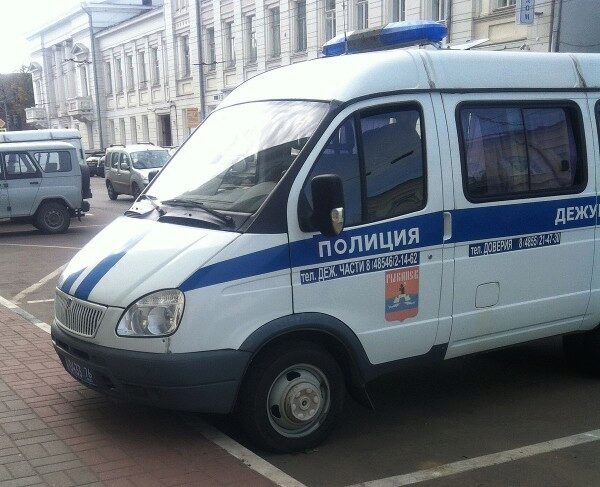 В Москве мужчина оборонялся от полицейских гантелью и зонтом