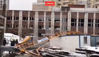 В Москве упал 20-метровый башенный кран, есть жертвы