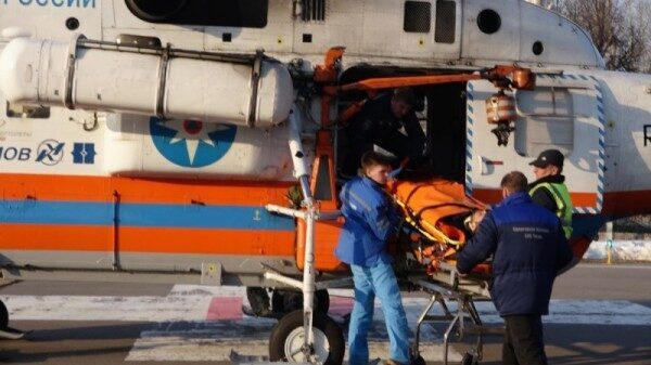 В Новгород вертолётом МЧС экстренно доставили беременную женщину