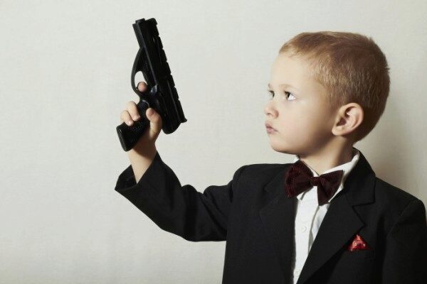 В Петербурге 4-летний мальчик принёс пистолет в детский сад