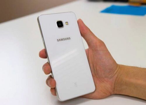 В Сети появились первые снимки смартфона Samsung Galaxy S9