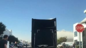 В Сети появилось видео грузовика Tesla