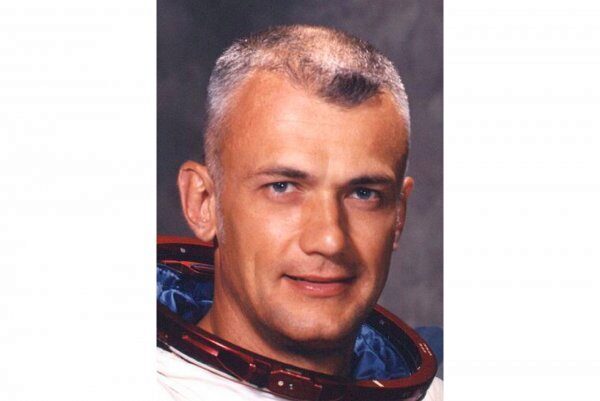 В США умер астронавт Брюс Маккэндлесс – первый вышедший в космос без страховки