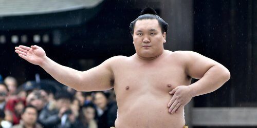 В Японии будут судить чемпиона сумо за избиение соперника