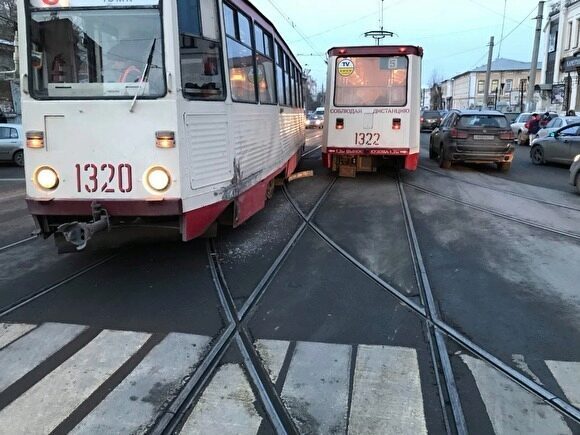 В центре Челябинска из-за аварии перекрыли движение трамваев