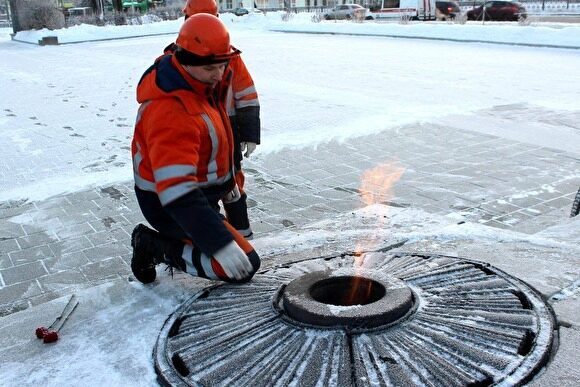 В Екатеринбурге газовики начали проверку, почему на площади Коммунаров погас Вечный огонь