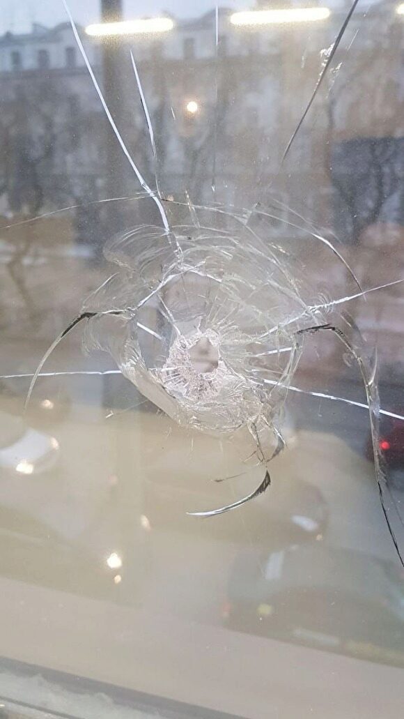 В Екатеринбурге обстреляли офис УК, у сотрудников которой раньше горели машины