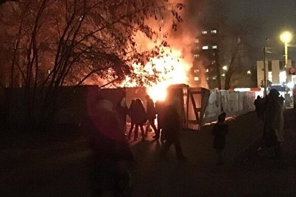 В Копейске произошел крупный пожар в сауне, посетителей эвакуировали