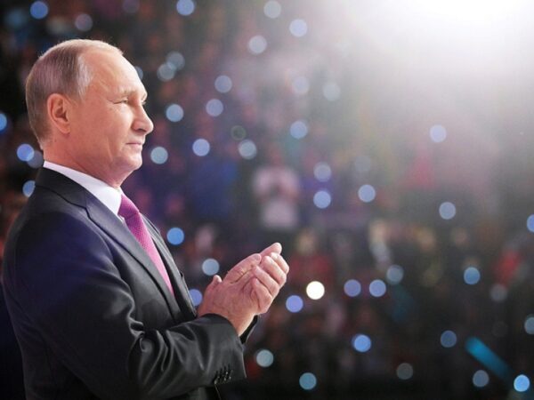 Владимир Путин объявил об участии в выборах президента Российской Федерации в будущем 2018 г.