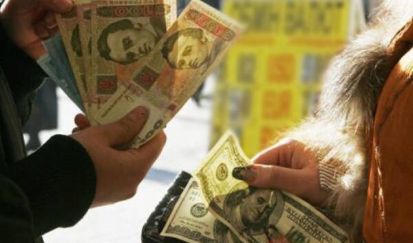 В НБУ назвали причины резкого падения курса гривни