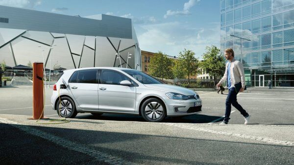 Volkswagen удвоит производство e-Golf из-за увеличения спроса на электрокар
